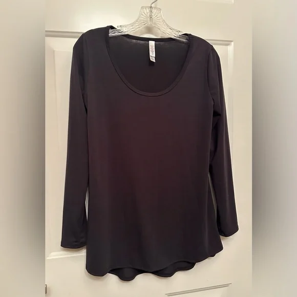 LuLaRoe Women’s Black Long Sleeve Scoop Neck Top Stretchy Casual Size Small - Picture 5 of 5